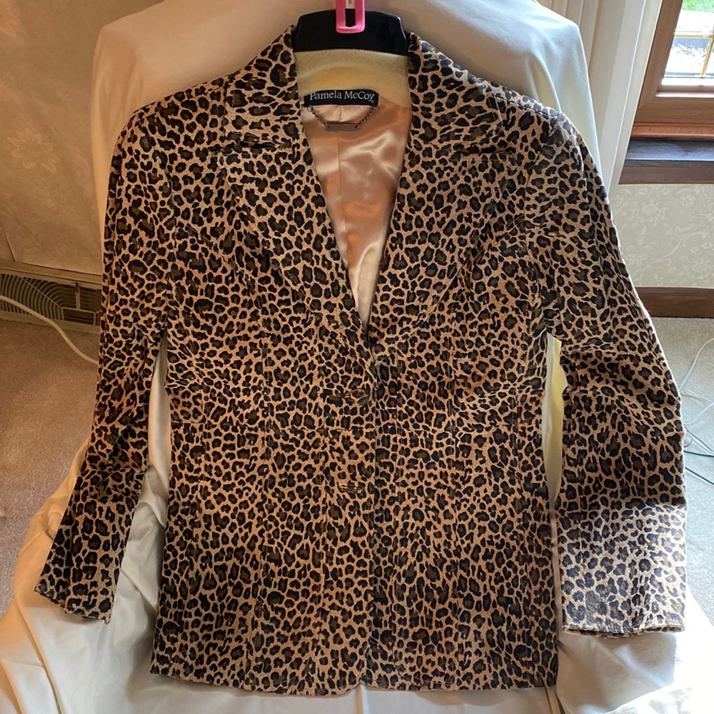 Pamela McCoy Womens Cheetah Blazer. Size medium.